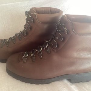 NOVO MESTO - vtg hiking boots, leather, size 7/12